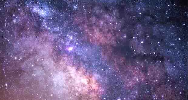 според звездите